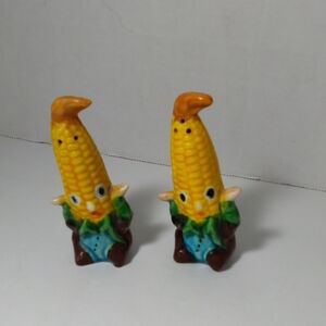 Corn Cob Novelty Salt and Pepper Shakers